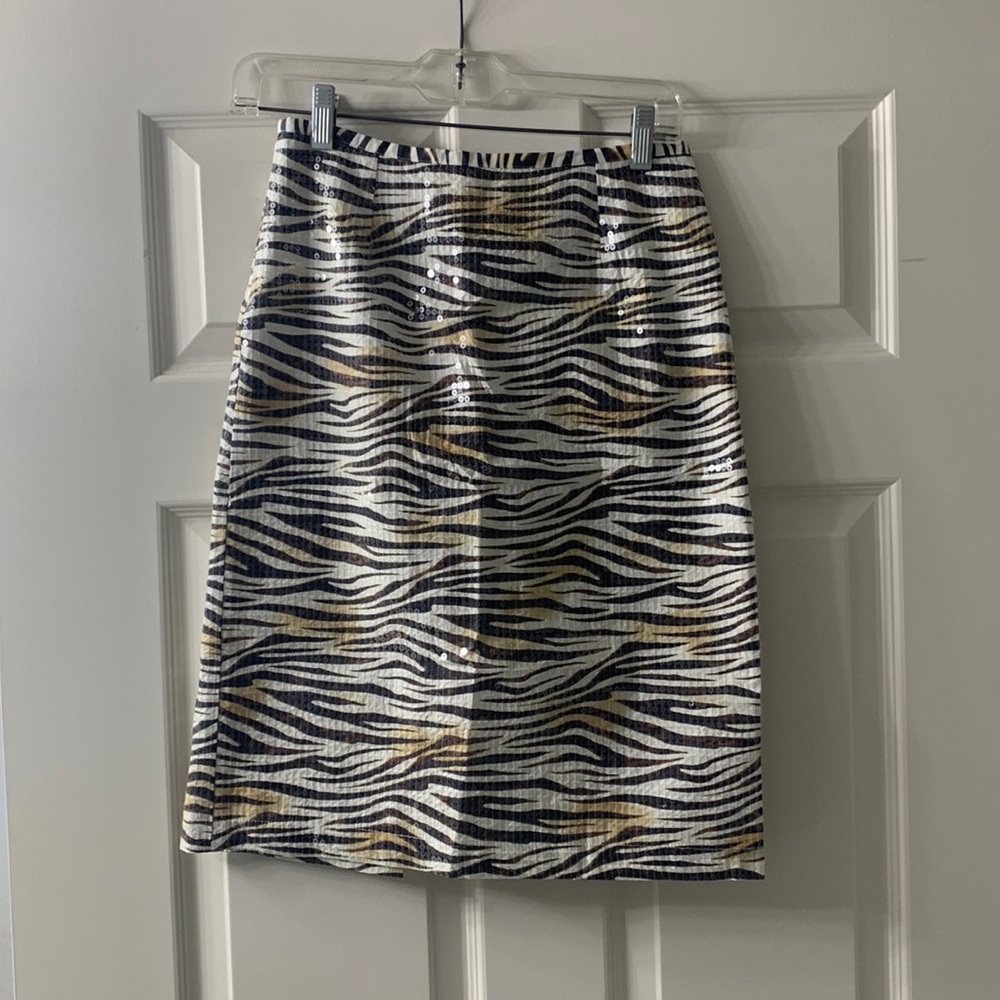 Le Superbe animal print leopard skirt size 2.  22 inch length, knee length
